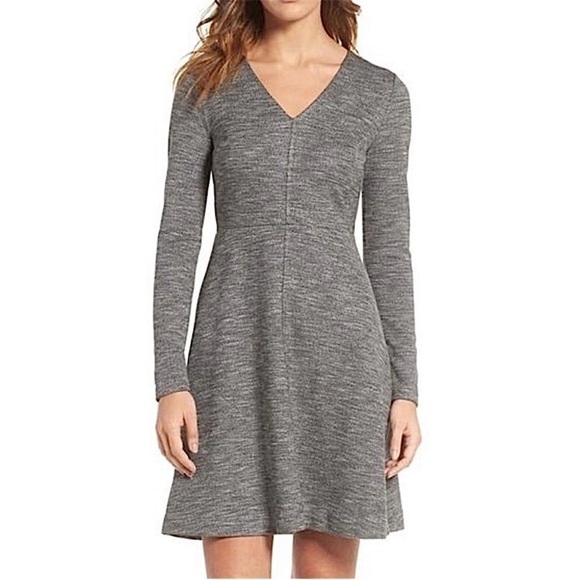 Madewell Bridgewalk V-neck Textured long sleeve dress in grey - Picture 1 of 10